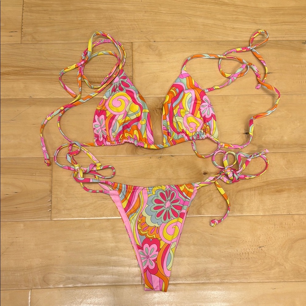 Frankie’s Bikini x Hailee Steinfeld Colorful Swirl Bikini Set